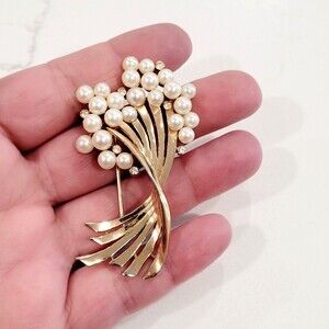 Crown Trifari Faux Pearl Rhinestone Swirl Brooch Gold Tone Cluster Bouquet MCM